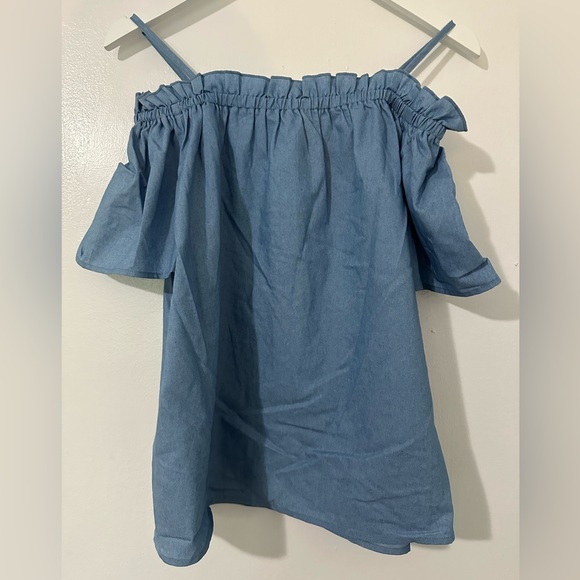 BNWT cold shoulder top - Picture 2 of 2